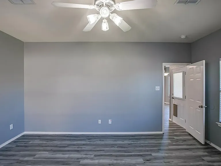 1110 Concan Dr — Photo 14