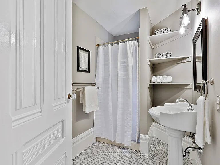 725 Webster St — Photo 17