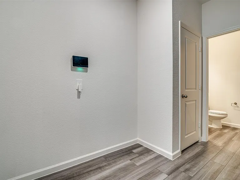 731 Yorkshire Dr — Photo 19