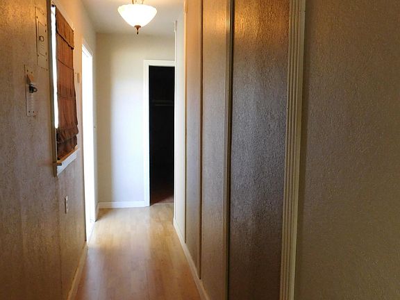 4th image of 215 W Avenue I