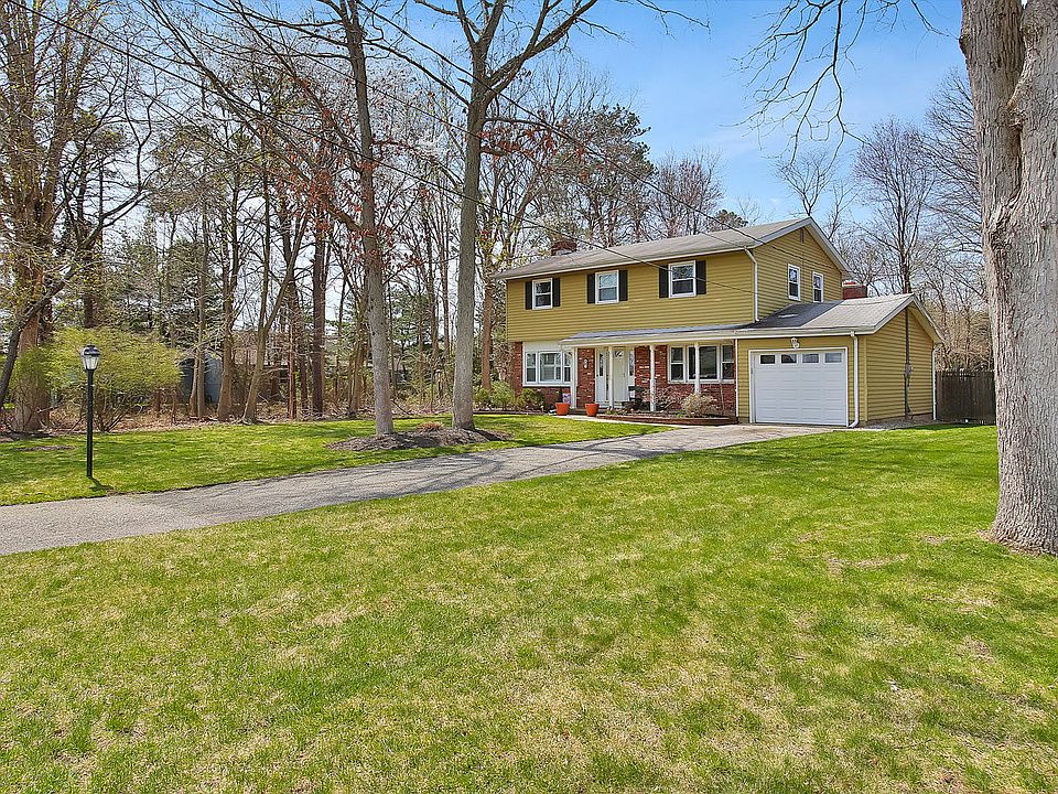 1st image of 7 Shady Nook Dr