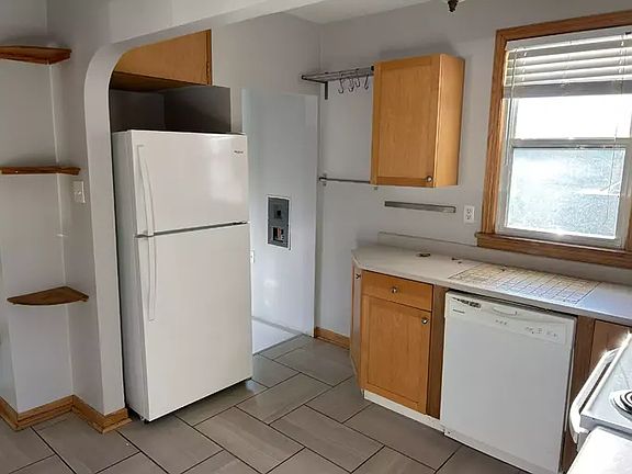 3rd image of 11244 69th St NW