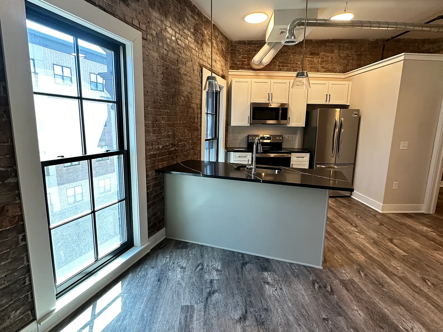 400 River St — Photo 2
