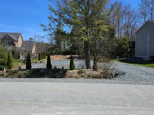 23 Black Trumpet Ln, Beaver Bank, NS B4G 1B5