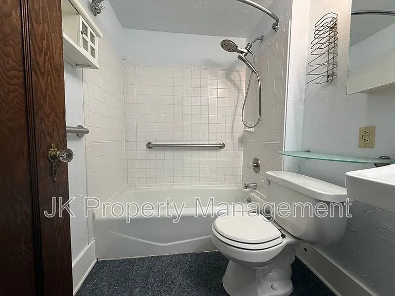 2217 1st Ave S #LOWER — Photo 8