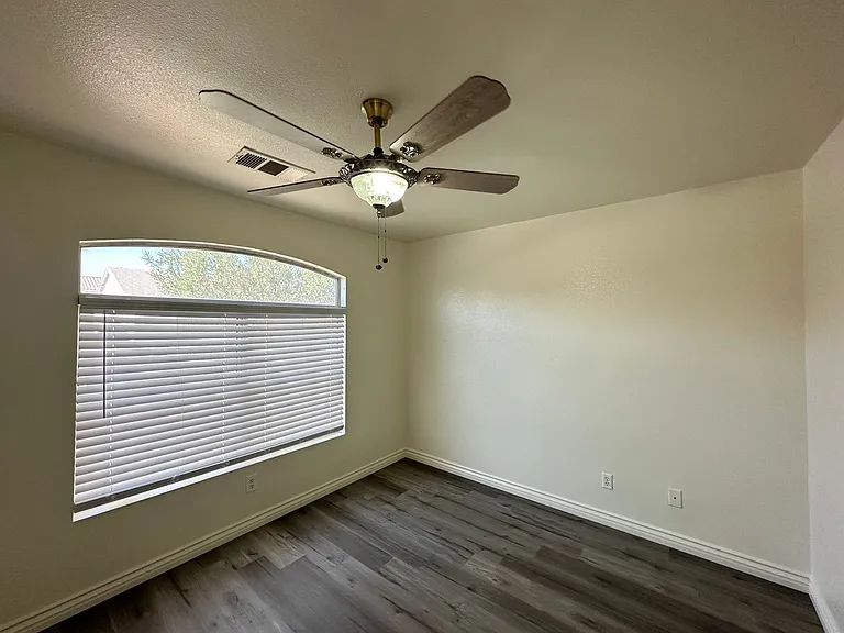 9450 Hanta Ave — Photo 9