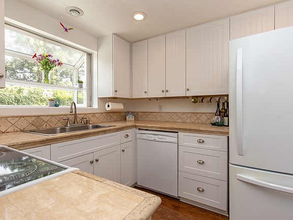 5th image of 23 Abbeywood Ln