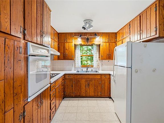 4th image of 4550 Runnemede Rd NW