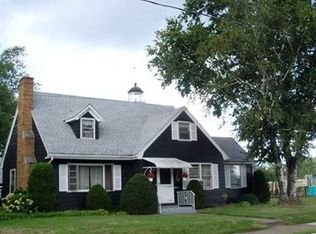 16 Lighthouse St, Erie, PA 16507