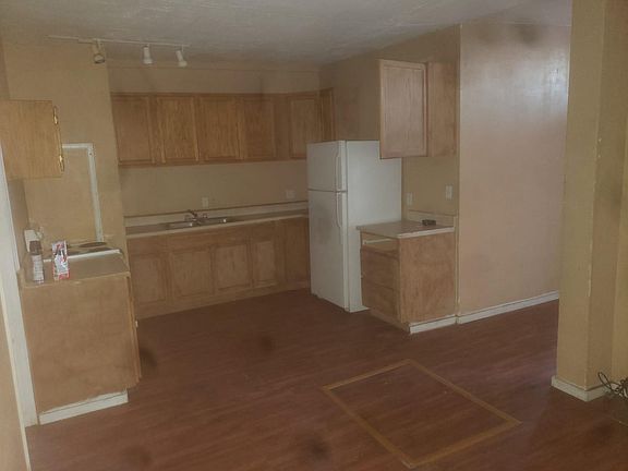 2nd image of 1839-1838 E 4th St #1839