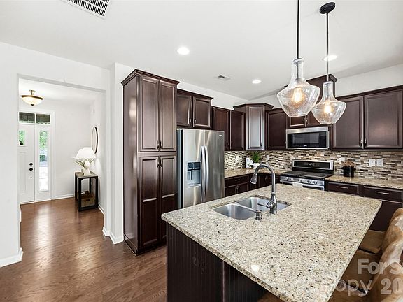 2nd image of 1044 Archibald Ave