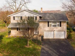 13 Greenbriar Dr, Jacobus, PA 17407