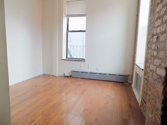 5th image of 301 E 104th St APT 3