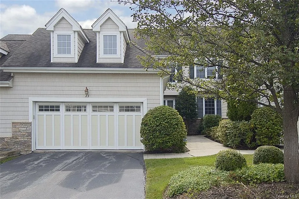 23 Turnberry Ct photo 1