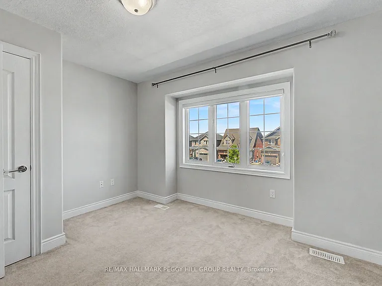 53 Nathan Cres #UPPER — Photo 12