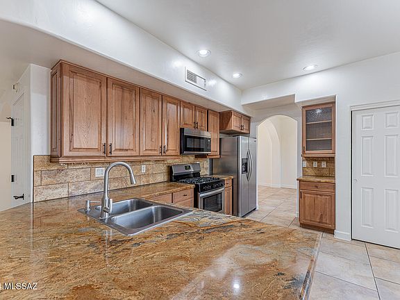 3rd image of 575 E Camino Luna Azul