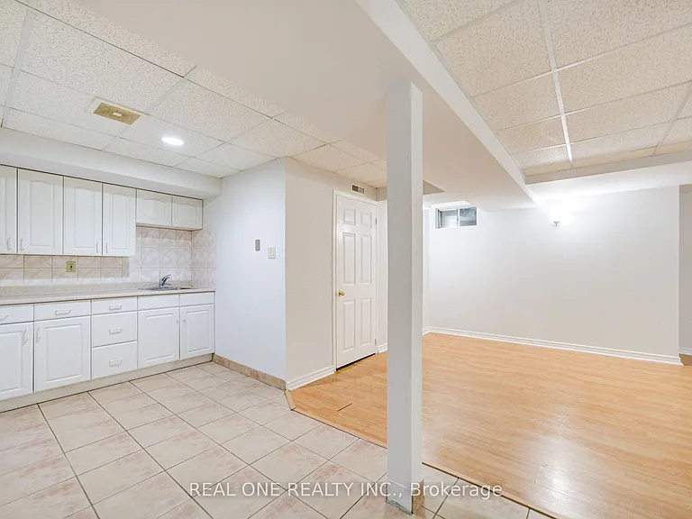 2593 Addingham Cres — Photo 33