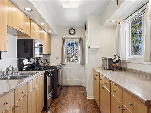 3rd image of 63 Wren Rd