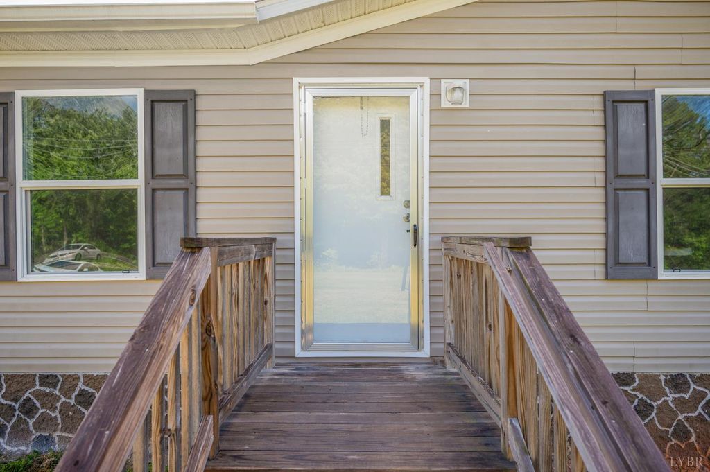 5046 Red House Rd, Appomattox, VA - View 2