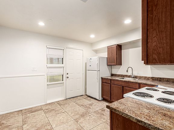 4th image of 3201 N 36th St #12