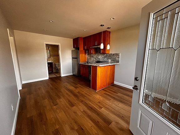 4th image of 45 Surrey Ct #A