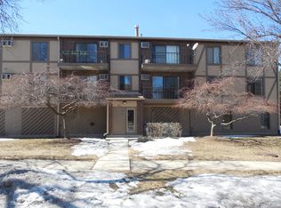 1669 Ishnala Dr APT 102, Naperville, IL 60565