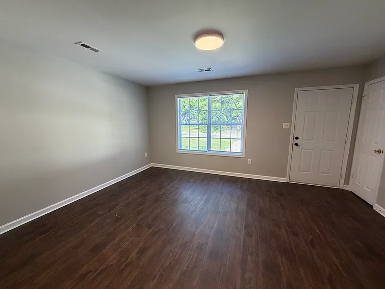 604 Winston Cir — Photo 7