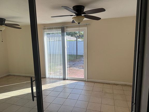 2nd image of 517 SE 23rd Pl