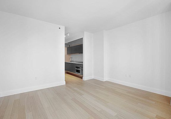 3rd image of 10 City Poin APT 37Q