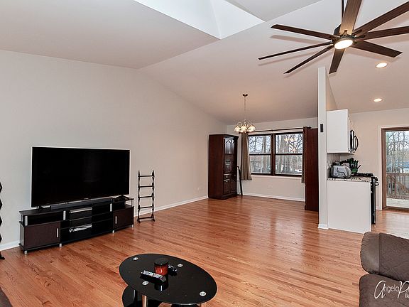 3rd image of 25290 W New Barry Ln