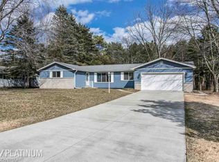 3290 E Charmwood Dr, Port Huron, MI 48060