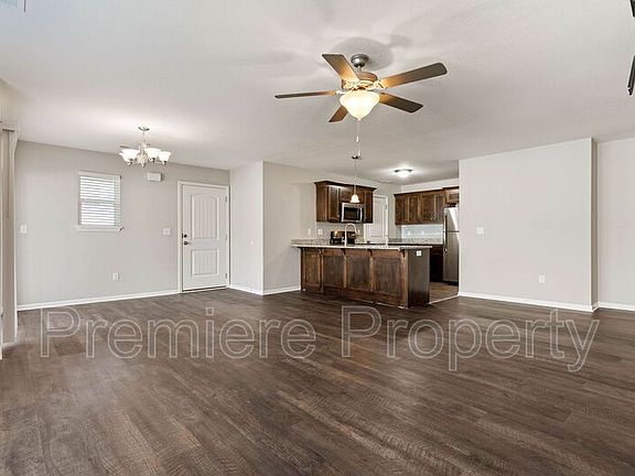 4th image of 406 N Clayview Dr #408