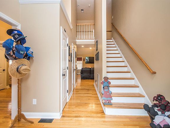 4th image of 125 Stanley Dr