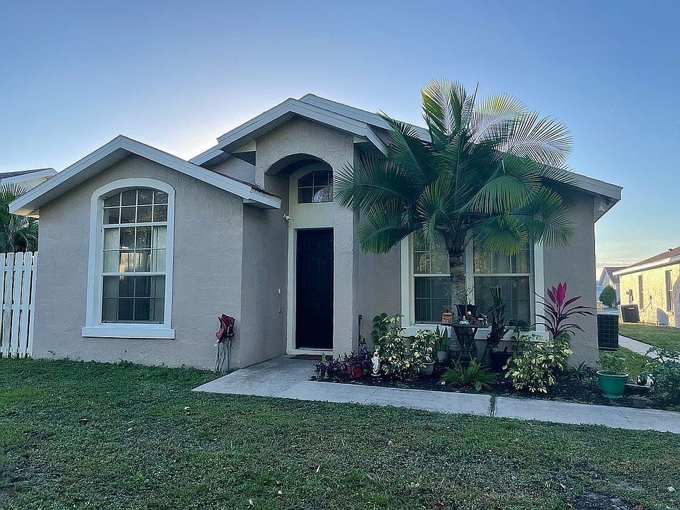 1st image of 2404 Harbor Town Dr