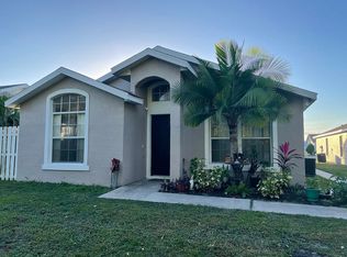 2404 Harbor Town Dr, Kissimmee, FL 34744