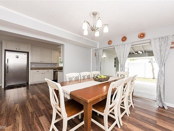 5th image of 942 Bolton Pl