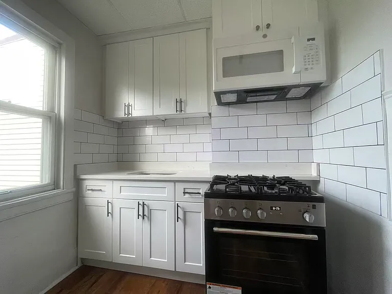 109 70th St #B — Photo 5