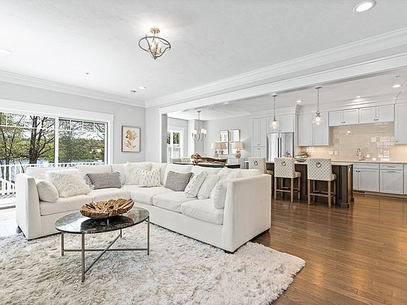 5th image of 1 Granville Ln #1