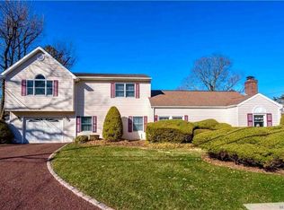 43 Fort Hill Rd, Huntington, NY 11743