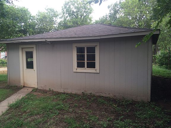 Detached garage
