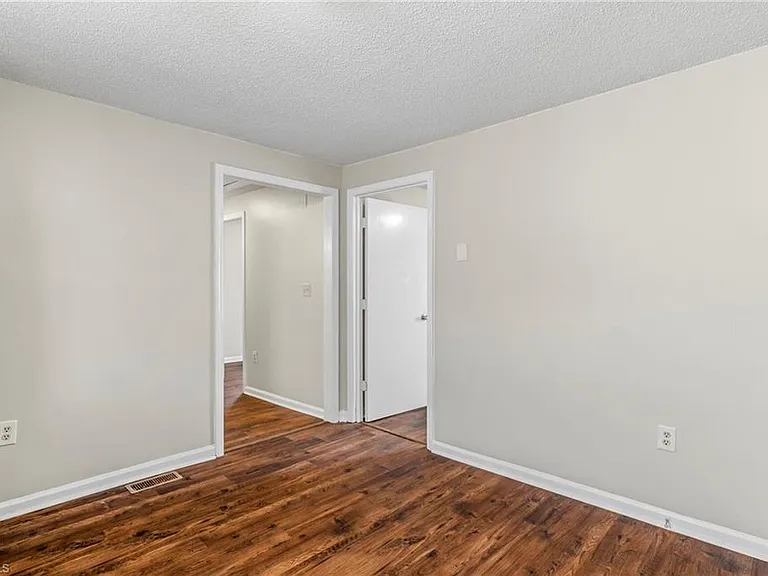 104 S Raleigh St — Photo 16
