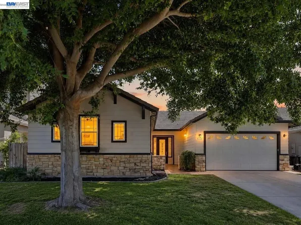 530 Seaport Village Dr, Livingston, CA 95334