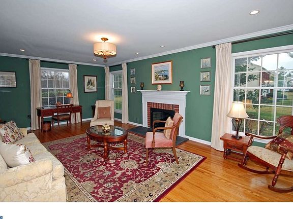 3rd image of 10 Evans Dr