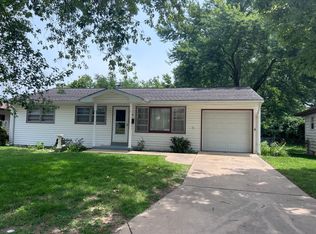 39 Woodlawn Dr, Saint Charles, MO 63301