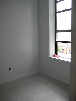 Rented by MCR Realty | media 18