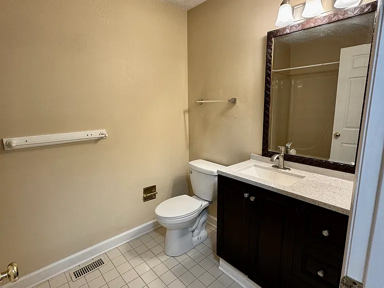 1420 Aldenwood Ln — Photo 7
