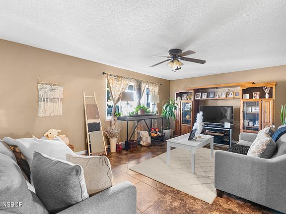 5th image of 1884 Teakwood Dr