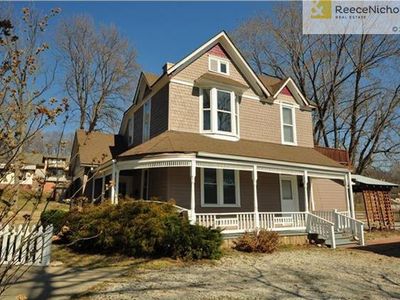 915 N Claremont St, Sugar Creek, MO, 64054