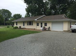 200 N Missouri St, Toledo, IL 62468