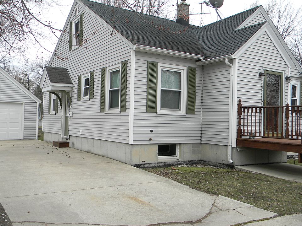 2nd image of 298 Danforth St